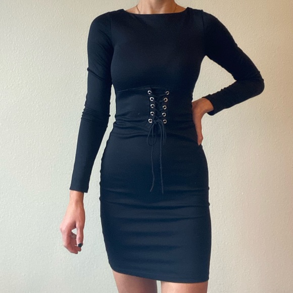 ✨LITTLE BLACK DRESS✨ - Picture 2 of 2